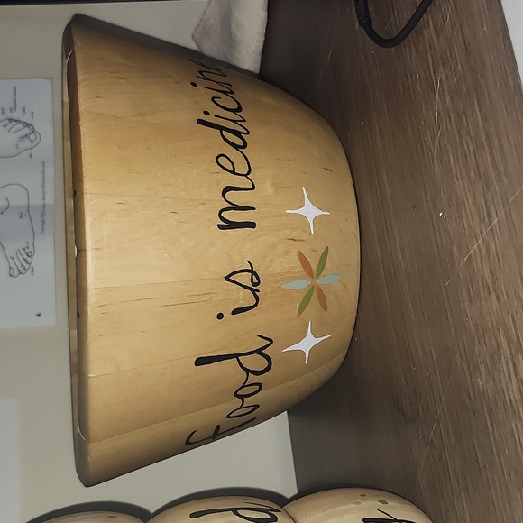 Handpainted teak bowls - Picture 2 of 4